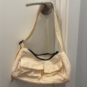 BAGGU Cream Shoulder Bag with Pockets